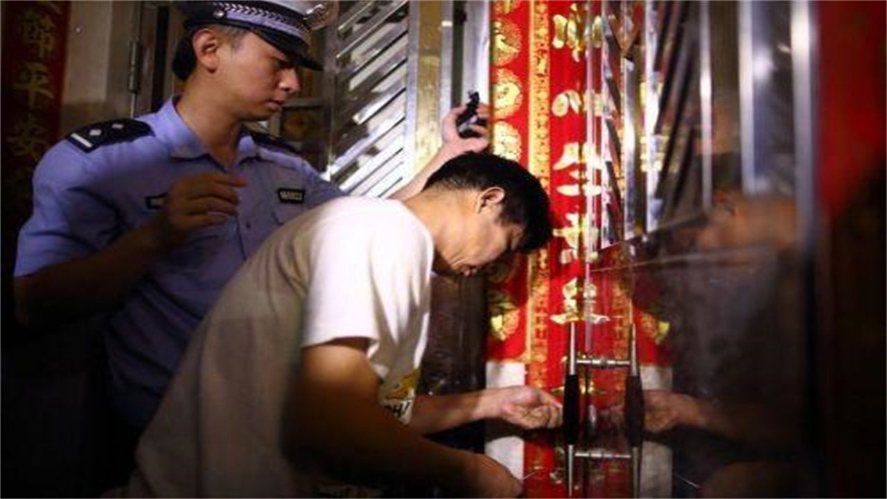 十堰请开锁师傅开了锁后，师傅为什么一般都不进门，就算主人请也不进去？